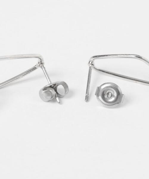 SMELLY（スメリー）の「メタルフレームスウィングピアス（ピアス（両耳用）・レディース・シルバー・-）」の8枚目の写真