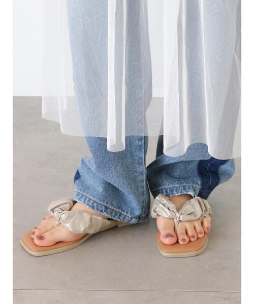 ehka sopo(エヘカソポ)の「トングリボンラメサンダル(サンダル・レディース・ブラック/ゴールド/シルバー・M/L)」の2枚目の写真