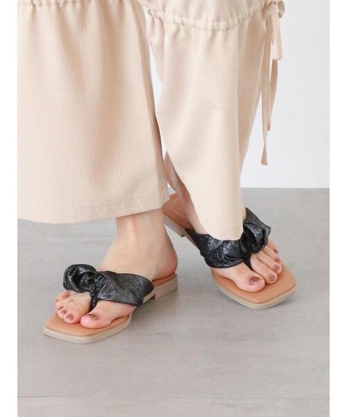 ehka sopo(エヘカソポ)の「トングリボンラメサンダル(サンダル・レディース・ブラック/ゴールド/シルバー・M/L)」の1枚目の写真