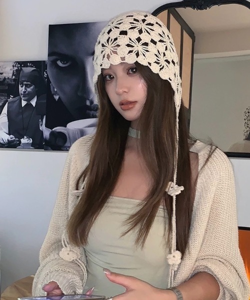 LADY LIKE（レディライク）の「サイドストラップクロシェ編みニット帽（ニットキャップ/ビーニー・レディース・アイボリー/ブラック・F）」の6枚目の写真