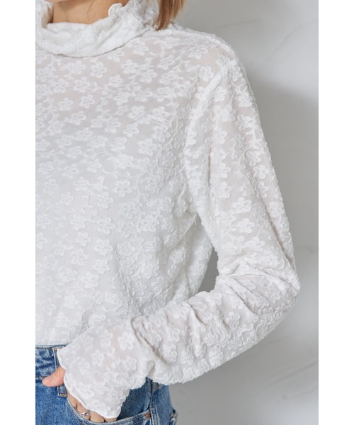 &. NOSTALGIA(アンドドットノスタルジア)の「【ZOZO限定】フラワーシアージャガードタートルトップス(Tシャツ/カットソー・レディース・ブラック/オフホワイト・M)」の3枚目の写真