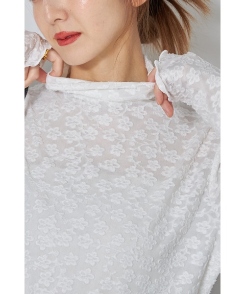 &. NOSTALGIA(アンドドットノスタルジア)の「【ZOZO限定】フラワーシアージャガードタートルトップス(Tシャツ/カットソー・レディース・ブラック/オフホワイト・M)」の5枚目の写真