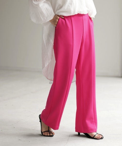 HUG.U（ハグユー）の「推し色見つかる 超楽カラーパンツ（スラックス・レディース・ベージュ/イエロー/レッド/グリーン/ブラック/グレー/ブルー/フューシャピンク・レギュラー丈/トール丈）」の15枚目の写真