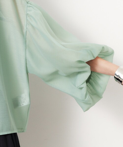 OPAQUE.CLIP（オペークドットクリップ）の「◆シアーバルーンボリュームスリーブブラウス【洗濯機洗い可】（シャツ/ブラウス・レディース・ライトグレー/グリーン系/ブラック・00）」の20枚目の写真