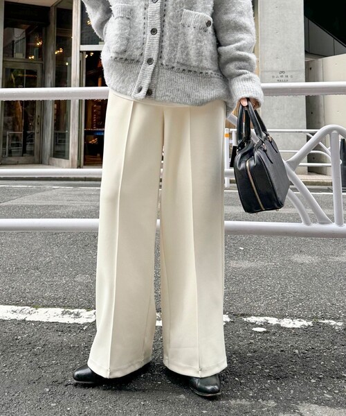 fredy emue（フレディエミュ）の「もちとろセミワイドイージーパンツ（その他パンツ・レディース・アイボリー/ブラック/チャコールグレー・38/36）」の2枚目の写真