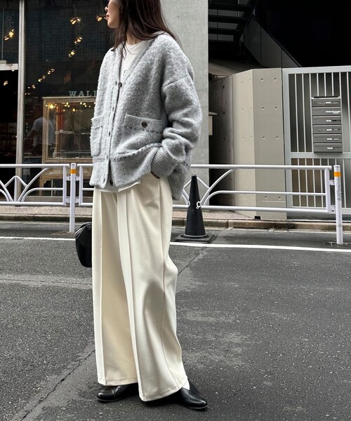 fredy emue（フレディエミュ）の「もちとろセミワイドイージーパンツ（その他パンツ・レディース・アイボリー/ブラック/チャコールグレー・38/36）」の6枚目の写真