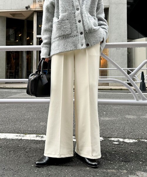 fredy emue（フレディエミュ）の「もちとろセミワイドイージーパンツ（その他パンツ・レディース・アイボリー/ブラック/チャコールグレー・38/36）」の9枚目の写真