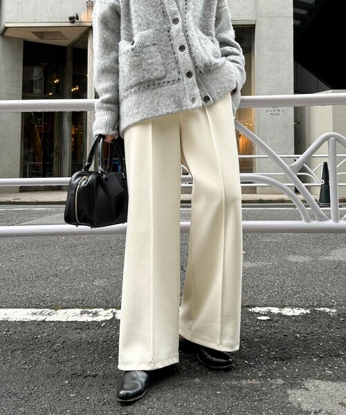 fredy emue（フレディエミュ）の「もちとろセミワイドイージーパンツ（その他パンツ・レディース・アイボリー/ブラック/チャコールグレー・38/36）」の10枚目の写真