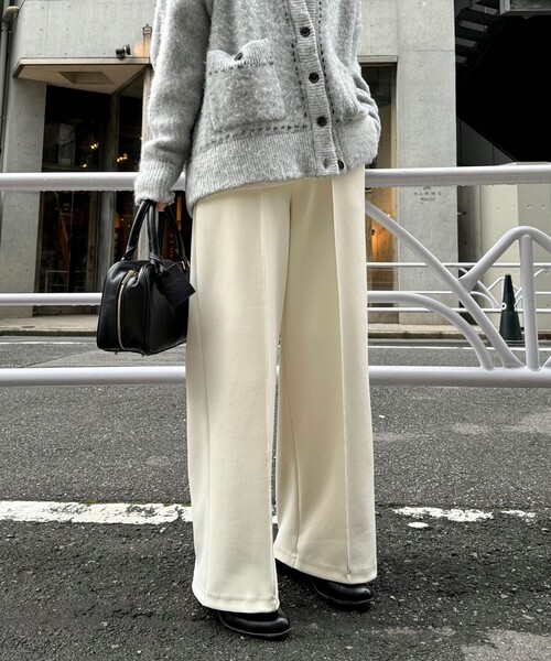 fredy emue（フレディエミュ）の「もちとろセミワイドイージーパンツ（その他パンツ・レディース・アイボリー/ブラック/チャコールグレー・38/36）」の11枚目の写真