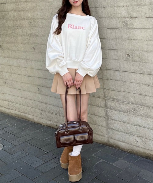 clear（クリア）の「ロゴ刺繍袖ボリュームデザインスウェット [スタイルアップ シンプル ふんわり]≪2024AW新作≫（スウェット・レディース・オフホワイト/チャコールグレー/ブルーグレー・F）」の5枚目の写真