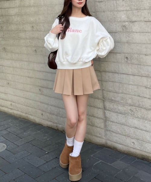 clear（クリア）の「ロゴ刺繍袖ボリュームデザインスウェット [スタイルアップ シンプル ふんわり]≪2024AW新作≫（スウェット・レディース・オフホワイト/チャコールグレー/ブルーグレー・F）」の6枚目の写真