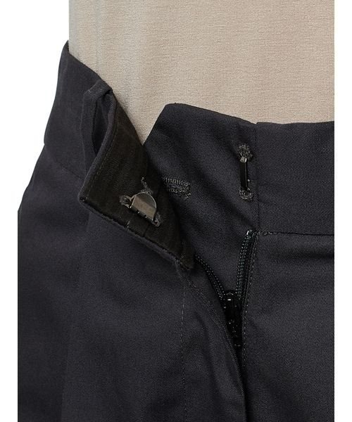 styling/（スタイリング）の「フロントプリーツパンツ（スラックス・レディース・オフホワイト/サックスブルー/チャコールグレー・0/00/1）」の4枚目の写真