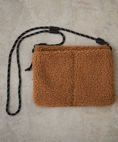 Lee(リー)の「Lee/リー ボアオーバーオールサコッシュ(ショルダーバッグ・レディース・アニマル/ブラック/ブラウン/バーガンディー・FREE)」の16枚目の写真