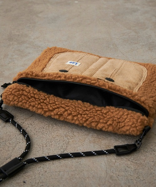 Lee(リー)の「Lee/リー ボアオーバーオールサコッシュ(ショルダーバッグ・レディース・アニマル/ブラック/ブラウン/バーガンディー・FREE)」の18枚目の写真