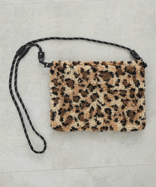 Lee(リー)の「Lee/リー ボアオーバーオールサコッシュ(ショルダーバッグ・レディース・アニマル/ブラック/ブラウン/バーガンディー・FREE)」の21枚目の写真