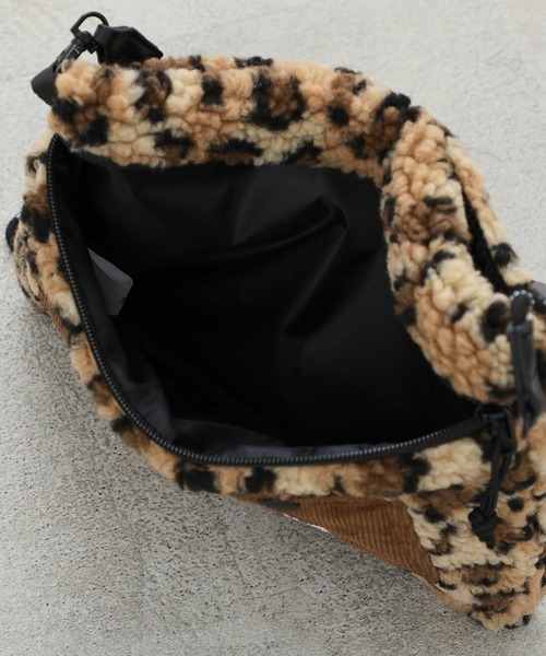 Lee(リー)の「Lee/リー ボアオーバーオールサコッシュ(ショルダーバッグ・レディース・アニマル/ブラック/ブラウン/バーガンディー・FREE)」の22枚目の写真