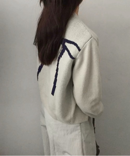 LADY LIKE(レディライク)の「バックリボン柄ジップニット(ニット/セーター・レディース・ホワイト/ネイビー・M)」の5枚目の写真
