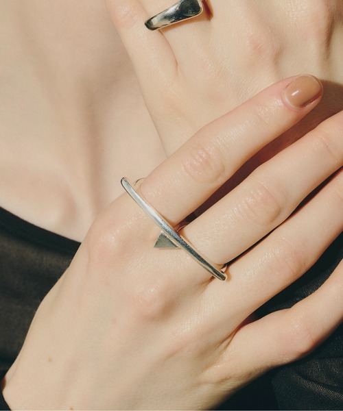 loni(ロニ)の「Triangle Double Ring(リング・レディース・シルバー/ゴールド・FREE)」の2枚目の写真