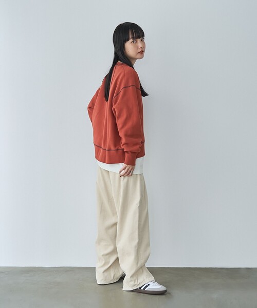 PENNEYS(ぺニーズ)の「Penneys(ぺニーズ)別注モチモチ裏起毛クルーネックスウェット(スウェット・レディース・ライトグレー/ダークグレー/オレンジ系その他/ケリーグリーン・M/L)」の16枚目の写真