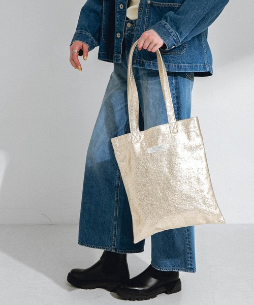 URBAN RESEARCH Sonny Label(アーバンリサーチサニーレーベル)の「メタリックトートバッグ(トートバッグ・レディース・ブラック/ゴールド/ベージュ・ONE)」の16枚目の写真