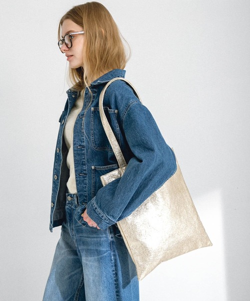 URBAN RESEARCH Sonny Label(アーバンリサーチサニーレーベル)の「メタリックトートバッグ(トートバッグ・レディース・ブラック/ゴールド/ベージュ・ONE)」の18枚目の写真