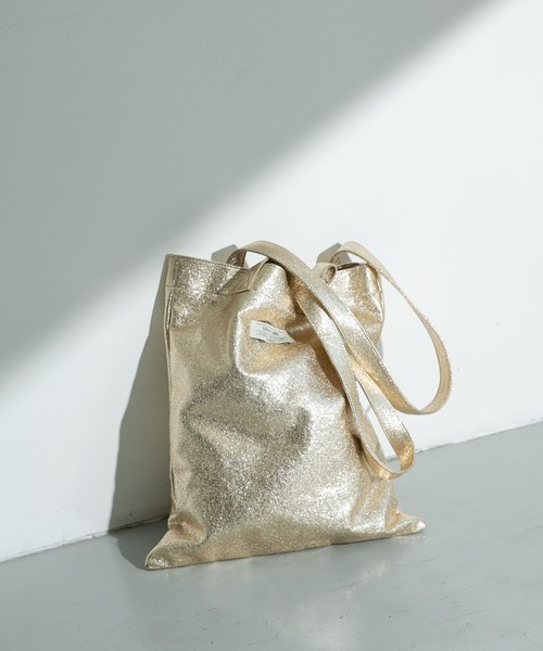 URBAN RESEARCH Sonny Label(アーバンリサーチサニーレーベル)の「メタリックトートバッグ(トートバッグ・レディース・ブラック/ゴールド/ベージュ・ONE)」の20枚目の写真