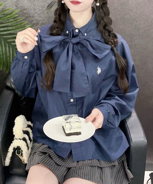 U.S. POLO ASSN.（ユーエスポロアッスン）の「Ada.別注 // U.S. POLO ASSN ボウタイ ショート丈 ボリュームスリーブ シャツブラウス チェック/無地（シャツ/ブラウス・レディース・ホワイト/ピンク/ブルー/ネイビー/ブラック/ブラウン/イエロー・FREE）」の4枚目の写真