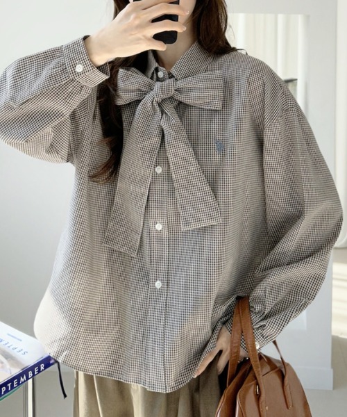 U.S. POLO ASSN.（ユーエスポロアッスン）の「Ada.別注 // U.S. POLO ASSN ボウタイ ショート丈 ボリュームスリーブ シャツブラウス チェック/無地（シャツ/ブラウス・レディース・ホワイト/ピンク/ブルー/ネイビー/ブラック/ブラウン/イエロー・FREE）」の3枚目の写真
