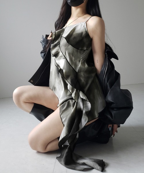 me+em select(ミームセレクト)の「タイダイサテンアシンメトリーフリルキャミソールビスチェ / tiedye satin asymmetry frill camisole bustier(キャミソール・レディース・ブラック・FREE)」の12枚目の写真