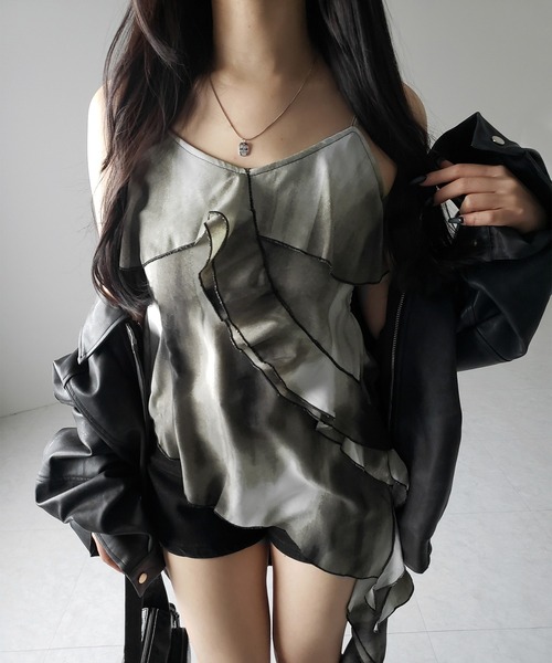 me+em select(ミームセレクト)の「タイダイサテンアシンメトリーフリルキャミソールビスチェ / tiedye satin asymmetry frill camisole bustier(キャミソール・レディース・ブラック・FREE)」の3枚目の写真