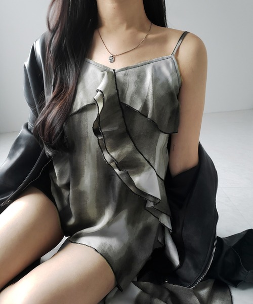 me+em select(ミームセレクト)の「タイダイサテンアシンメトリーフリルキャミソールビスチェ / tiedye satin asymmetry frill camisole bustier(キャミソール・レディース・ブラック・FREE)」の10枚目の写真