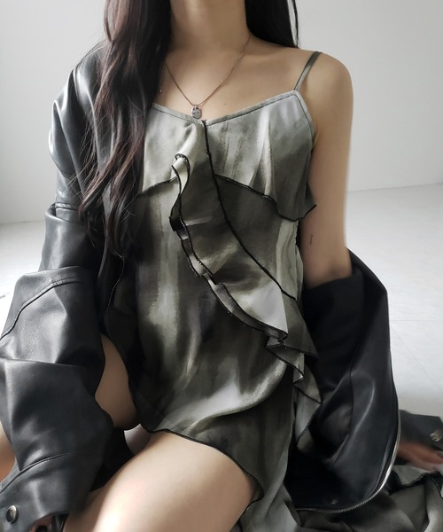 me+em select(ミームセレクト)の「タイダイサテンアシンメトリーフリルキャミソールビスチェ / tiedye satin asymmetry frill camisole bustier(キャミソール・レディース・ブラック・FREE)」の11枚目の写真