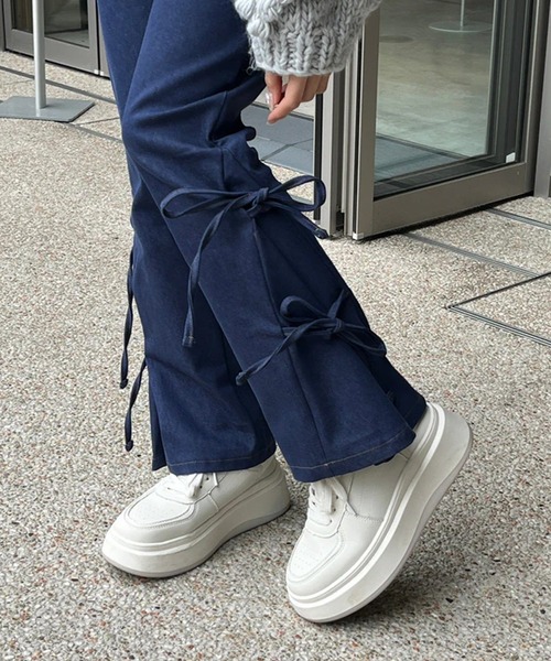 merrylatte(メリーラテ)の「サイドリボンデザインデニム(デニムパンツ・レディース・ブルー・M/S)」の3枚目の写真