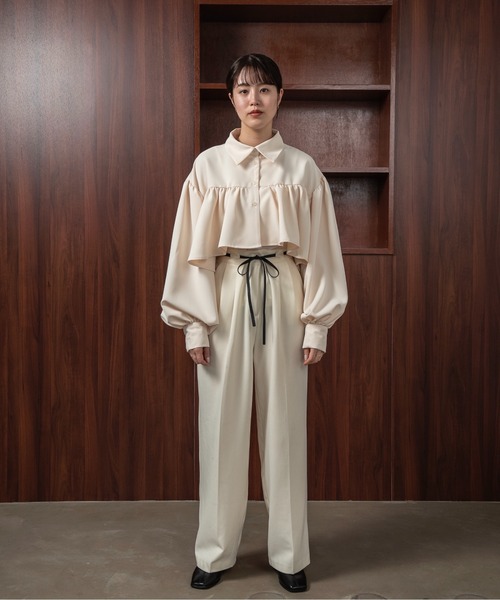 I_am(アイアム)の「twill cropped gather blouse / ツイルクロップドギャザーブラウス(シャツ/ブラウス・レディース・ブルー/アイボリー/グレイッシュベージュ・FREE)」の6枚目の写真