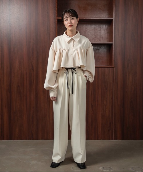 I_am(アイアム)の「twill cropped gather blouse / ツイルクロップドギャザーブラウス(シャツ/ブラウス・レディース・ブルー/アイボリー/グレイッシュベージュ・FREE)」の7枚目の写真