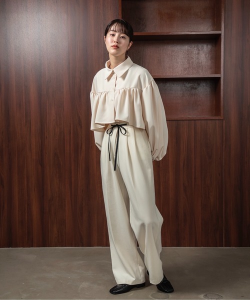 I_am(アイアム)の「twill cropped gather blouse / ツイルクロップドギャザーブラウス(シャツ/ブラウス・レディース・ブルー/アイボリー/グレイッシュベージュ・FREE)」の8枚目の写真