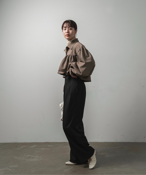 I_am(アイアム)の「twill cropped gather blouse / ツイルクロップドギャザーブラウス(シャツ/ブラウス・レディース・ブルー/アイボリー/グレイッシュベージュ・FREE)」の13枚目の写真
