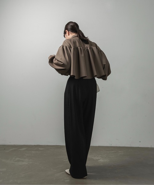 I_am(アイアム)の「twill cropped gather blouse / ツイルクロップドギャザーブラウス(シャツ/ブラウス・レディース・ブルー/アイボリー/グレイッシュベージュ・FREE)」の14枚目の写真