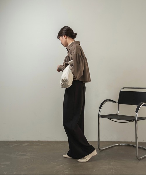 I_am(アイアム)の「twill cropped gather blouse / ツイルクロップドギャザーブラウス(シャツ/ブラウス・レディース・ブルー/アイボリー/グレイッシュベージュ・FREE)」の15枚目の写真