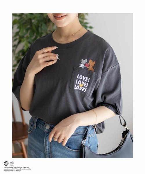 Tom&Jerry(トムアンドジェリー)の「【TOM&JERRY】 ポケット付きTシャツ(Tシャツ/カットソー・レディース・ブラック/チャコールグレー・フリー)」の2枚目の写真