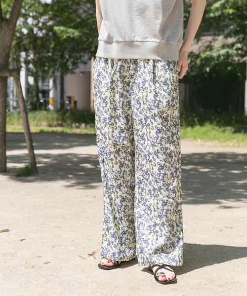 ITEMS URBANRESEARCH（アイテムズ アーバンリサーチ）の「イージーケアワイドパンツ（その他パンツ・レディース・ベージュ/ブラック/ホワイト系その他・FREE）」の4枚目の写真