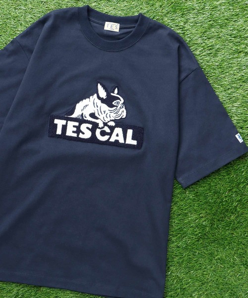 The Endless Summer（エンドレスサマー）の「TES CAL SAGARA LOGO BIG T-SHIRT / ビッグシルエットTシャツ（Tシャツ/カットソー・メンズ・ブラック/ホワイト/ベージュ系その他4/ネイビー・SMALL/MEDIUM/LARGE/X-LARGE）」の4枚目の写真