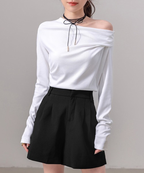 DAY CLOSET（デイ クローゼット）の「【大きいサイズ有/ふんわりシボ加工】長袖 4WAY ワンオフショル Vネック ドレープトップス レディース（Tシャツ/カットソー・レディース・ブラウン/ブラック/ホワイト/レッド・2XL/XL/M/S/L）」の2枚目の写真