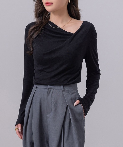 DAY CLOSET（デイ クローゼット）の「【大きいサイズ有/ふんわりシボ加工】長袖 4WAY ワンオフショル Vネック ドレープトップス レディース（Tシャツ/カットソー・レディース・ブラウン/ブラック/ホワイト/レッド・2XL/XL/M/S/L）」の11枚目の写真