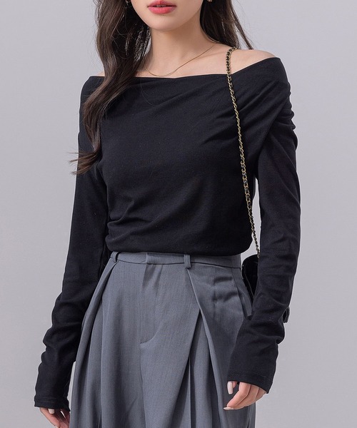 DAY CLOSET（デイ クローゼット）の「【大きいサイズ有/ふんわりシボ加工】長袖 4WAY ワンオフショル Vネック ドレープトップス レディース（Tシャツ/カットソー・レディース・ブラウン/ブラック/ホワイト/レッド・2XL/XL/M/S/L）」の13枚目の写真