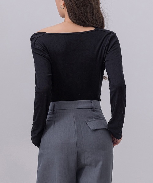 DAY CLOSET（デイ クローゼット）の「【大きいサイズ有/ふんわりシボ加工】長袖 4WAY ワンオフショル Vネック ドレープトップス レディース（Tシャツ/カットソー・レディース・ブラウン/ブラック/ホワイト/レッド・2XL/XL/M/S/L）」の14枚目の写真