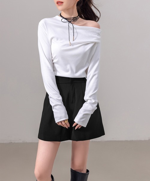 DAY CLOSET（デイ クローゼット）の「【大きいサイズ有/ふんわりシボ加工】長袖 4WAY ワンオフショル Vネック ドレープトップス レディース（Tシャツ/カットソー・レディース・ブラウン/ブラック/ホワイト/レッド・2XL/XL/M/S/L）」の6枚目の写真