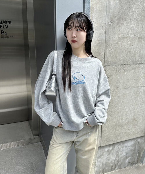 TOKYOGIRL（トーキョーガール）の「WEB限定/2サイズ【TOKYO GIRL/東京ガール】3D刺繍ロゴクルー（スウェット・レディース・ホワイト/ブラック/グレー・MEDIUM/LARGE）」の4枚目の写真