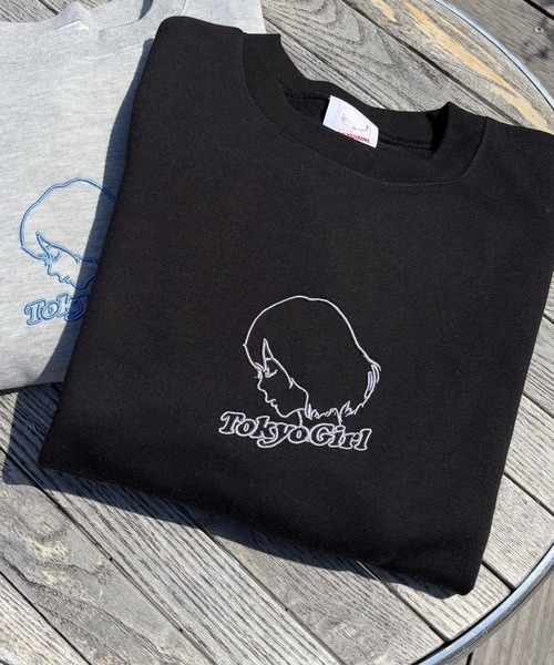 TOKYOGIRL（トーキョーガール）の「WEB限定/2サイズ【TOKYO GIRL/東京ガール】3D刺繍ロゴクルー（スウェット・レディース・ホワイト/ブラック/グレー・MEDIUM/LARGE）」の2枚目の写真