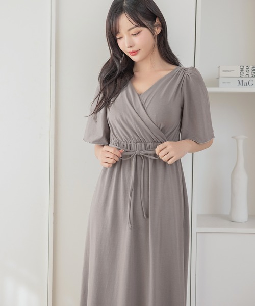 tu-hacci（ツーハッチ）の「ナイトブラ付きカシュクールワンピース《ラクシアスリープ》（ルームワンピース・レディース・チャコール/ブラック/グレイッシュベージュ/ピンクベージュ/ライトカーキ・65M/65L/70M/70L/75M/75L/80M/80L/85M/85L）」の15枚目の写真